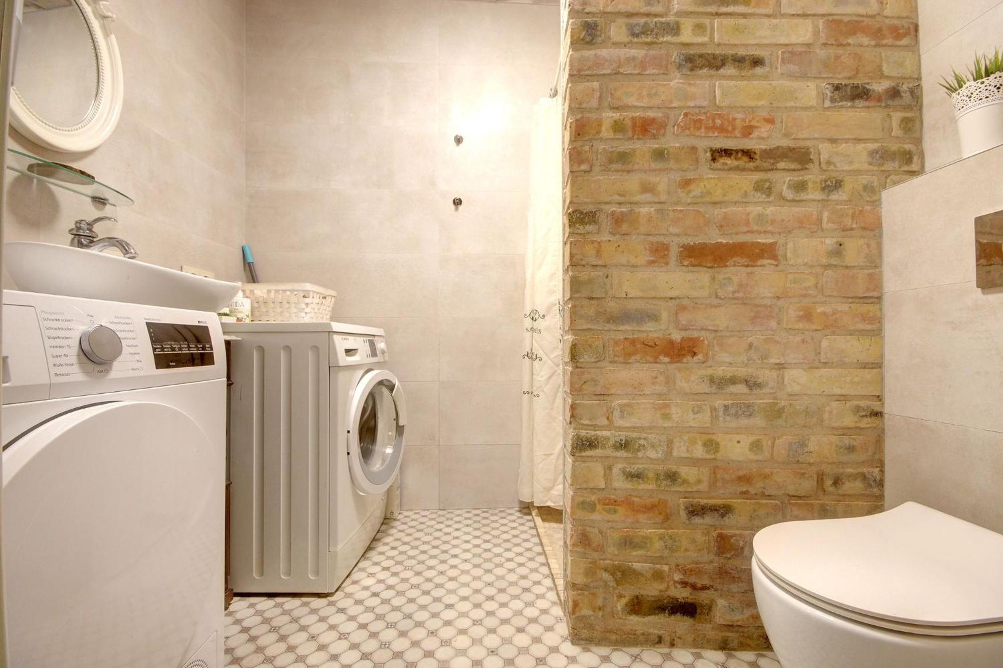 וילנה Historical Apartments X Free Parking Self Check In 24X7 By H&H מראה חיצוני תמונה